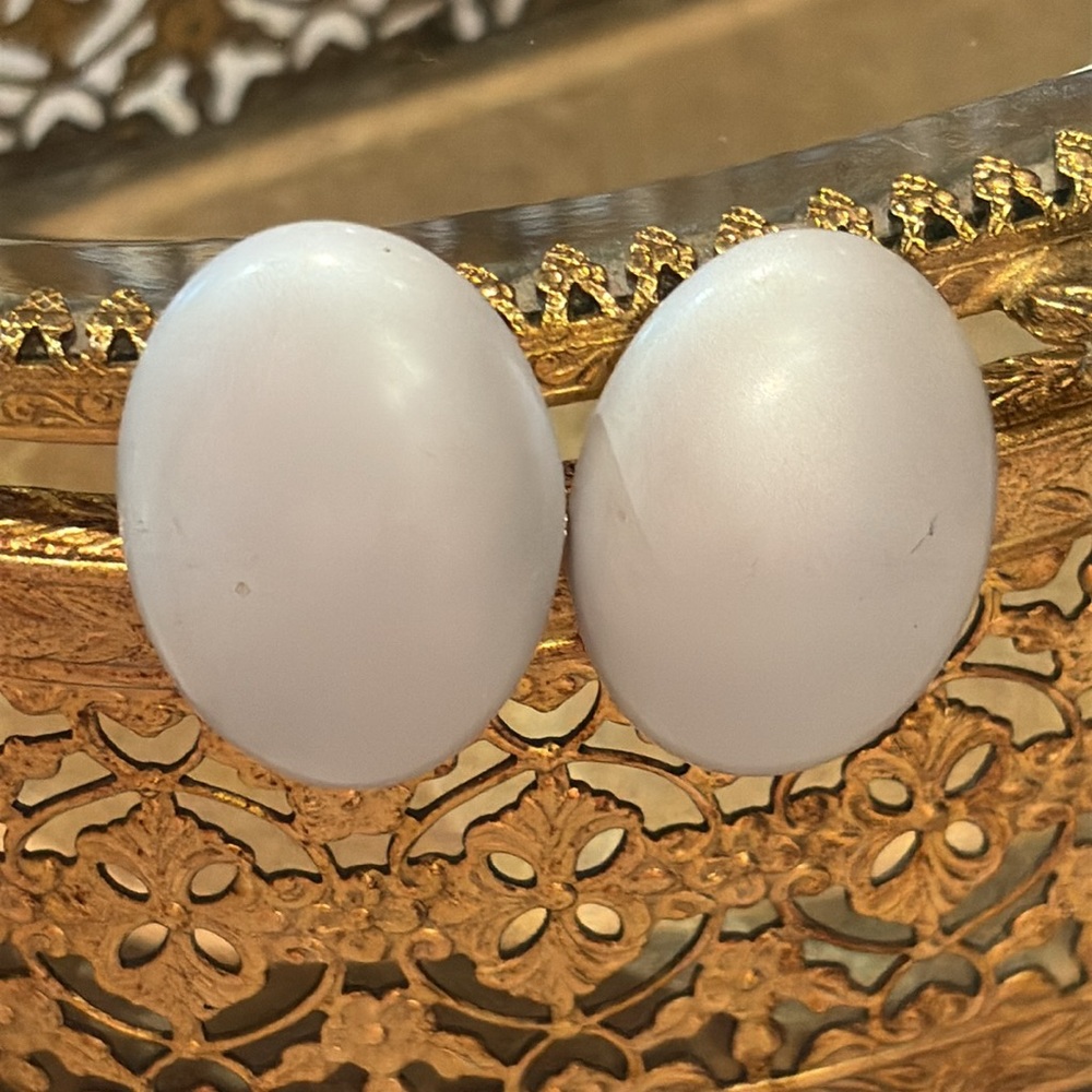 Vintage 80’s Oval Earrings Silver Grey Lucite acrylic Post back Earrings